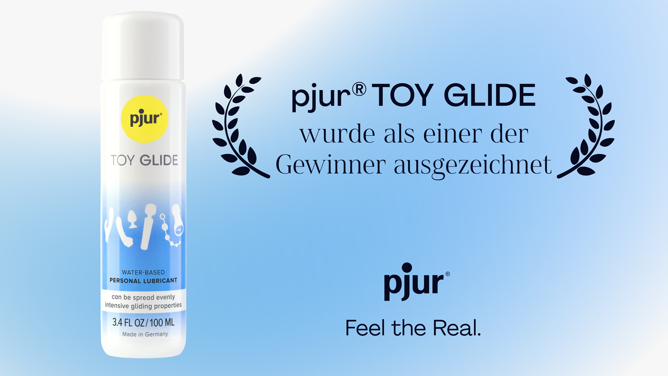 pjur TOY GLIDE Flasche links; rechts Text: „wurde als einer der Gewinner ausgezeichnet“ sowie pjur-Logo mit „Feel the Real.“